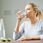 روزانه چند لیوان آب باید خورد و نخوردن آب چه تاثیری بر بدن دارد؟
