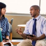 نقش ارتباطات غیر کلامی و زبان بدن به عنوان ابزار طلایی فروش