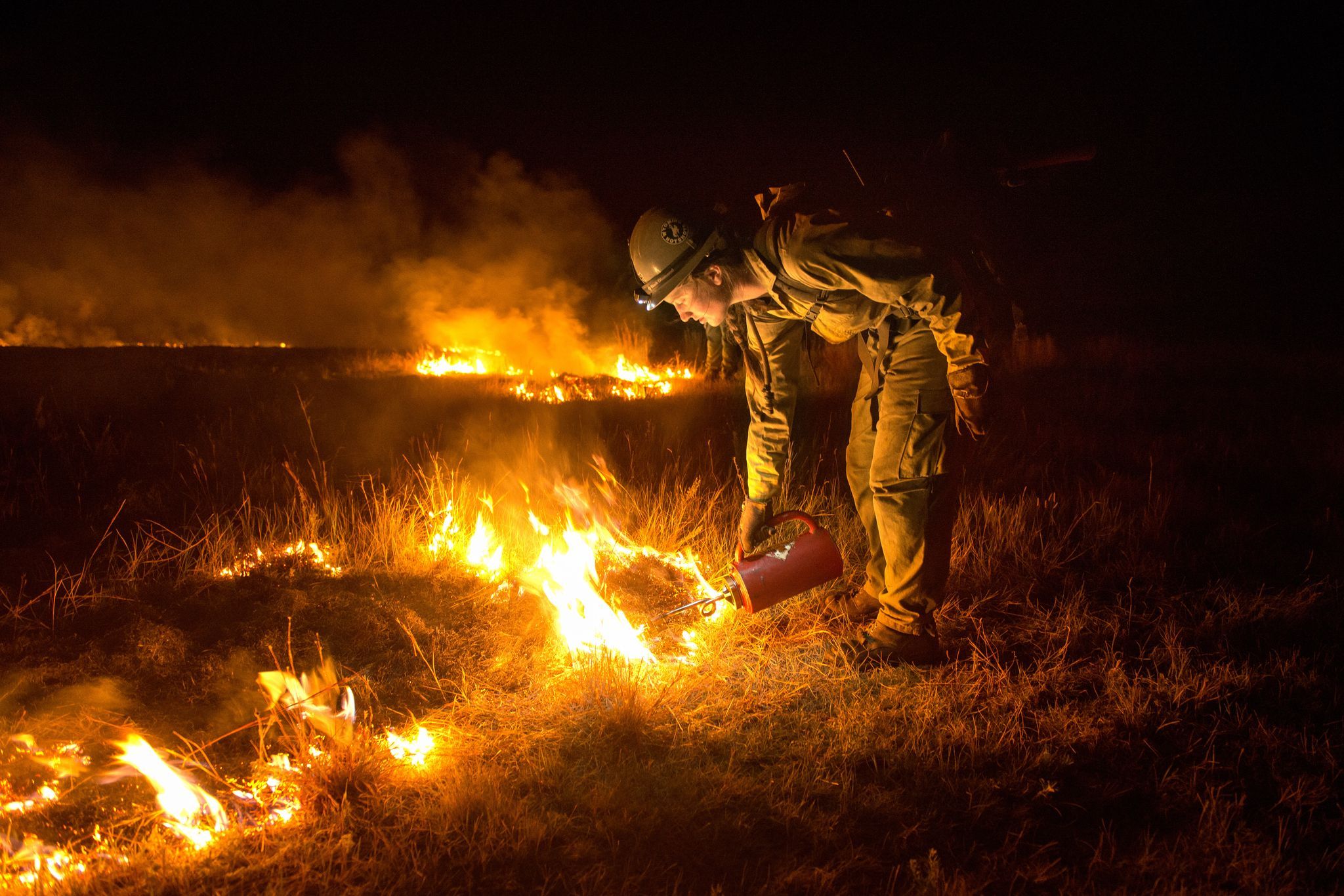 مقابله با آتش، همراه با آتش. عکاس: KYLE MILLER